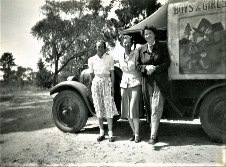 Travelling children's library service