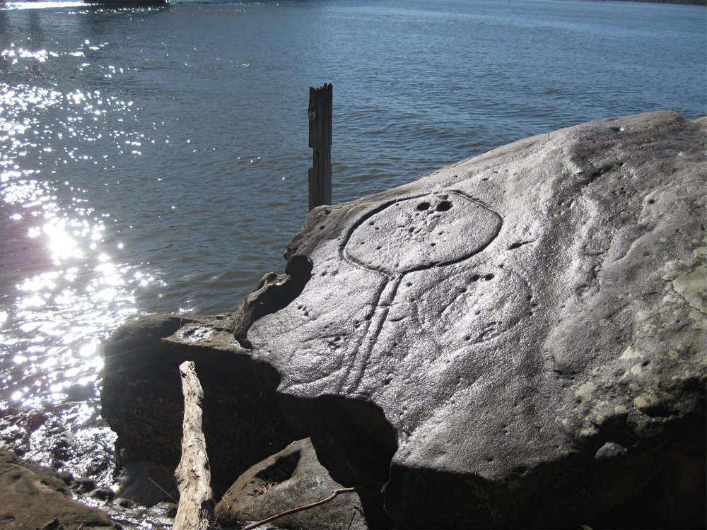 Aboriginal rock engraving - Stingrays