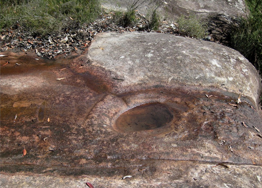 Rock hole with diversion grooves