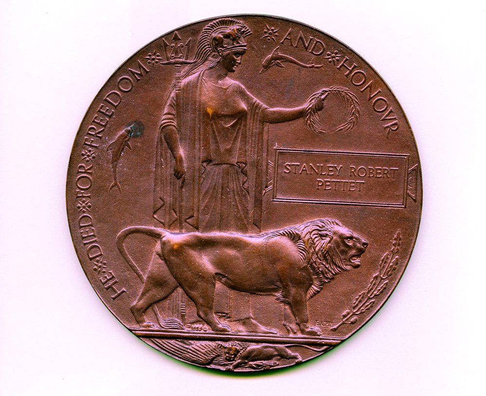 Commemoration plaque issued to the family of Stanley Pettet c.1920