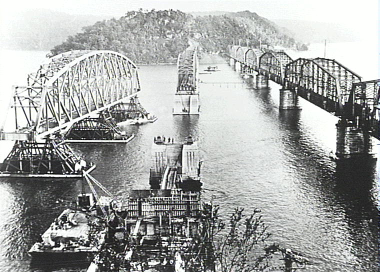 Moving the span of Second Hawkesbury River Railway Bridge into place