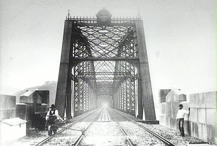 Workers on the first Hawkesbury River Railway Bridge, c. 1889