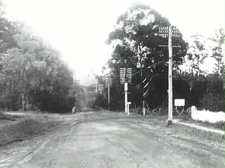 Carlingford Road, Epping crossing Ray Road