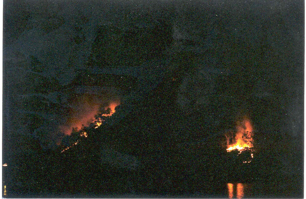 Wisemans Ferry Cemetery during the bushfire of December 2002