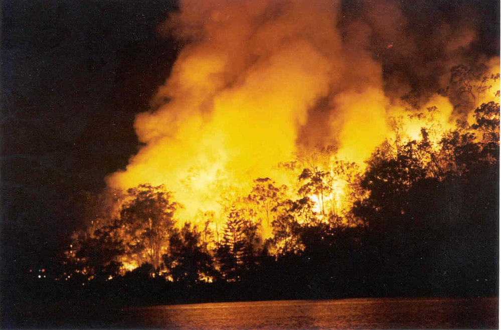 Wisemans Ferry Cemetery during the bushfire of December 2002
