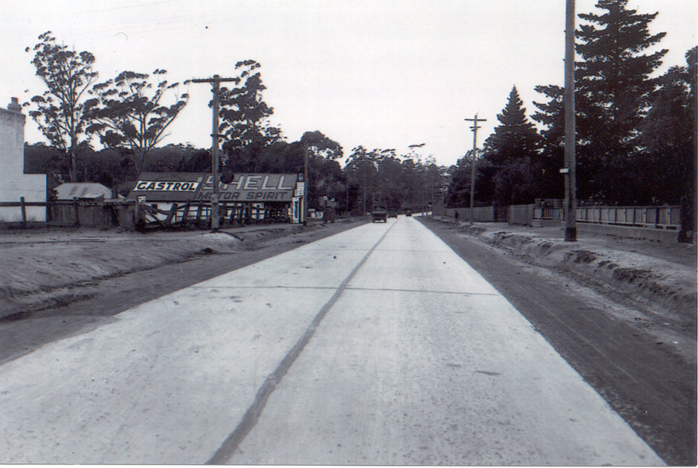 Peats Ferry Road, Waitara, looking south