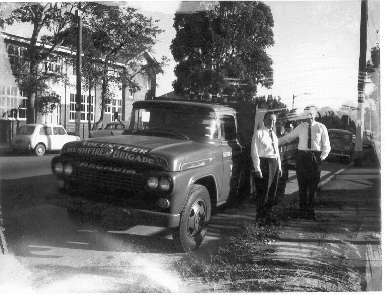 New vehicle handed over to Volunteer Bushfire Brigade, Arcardia