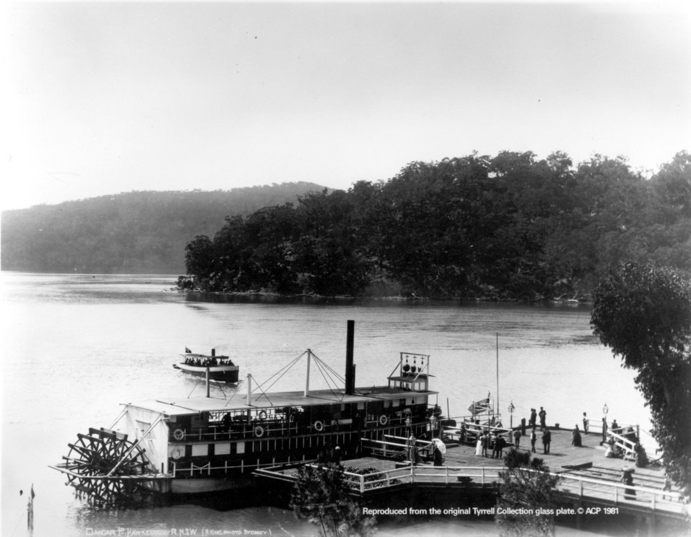 The General Gordon paddle steamer at Flat Rock Wharf, Long Island