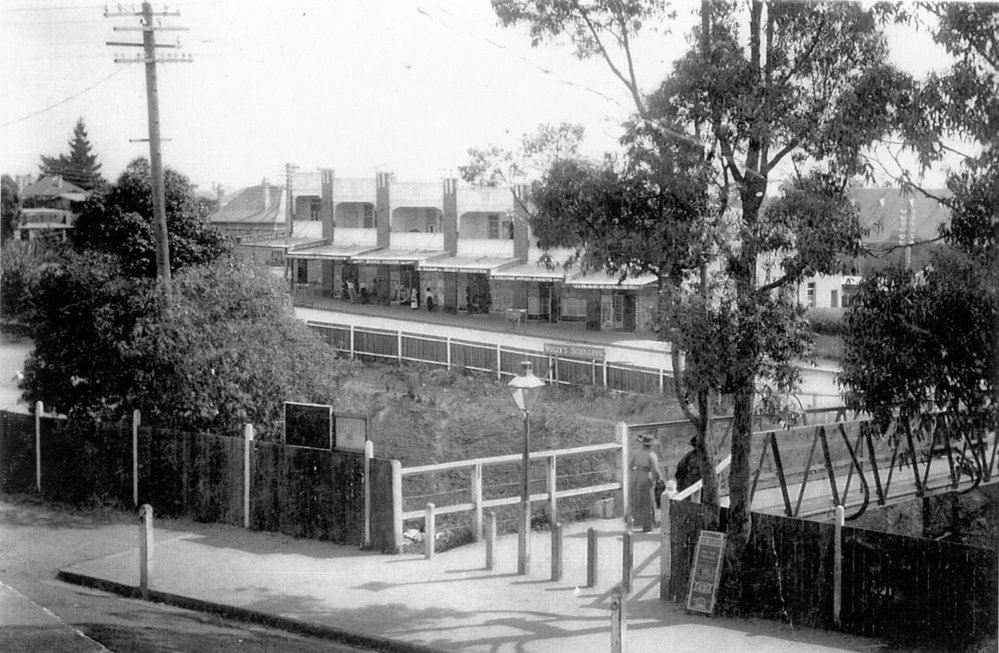 Epping Railway Station, showing shops on the western side