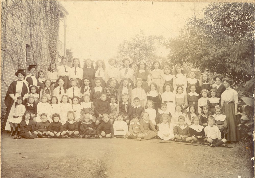 Beecroft College students and staff, 1910-1911