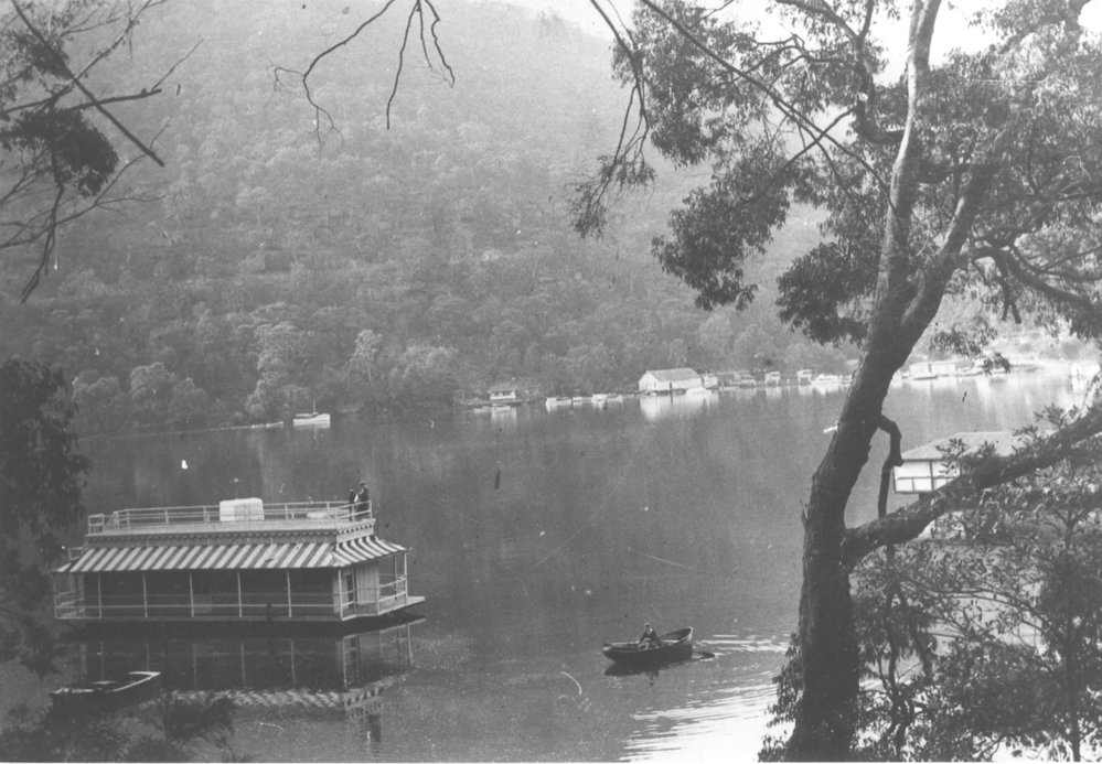 Houseboat on Berowra Waters