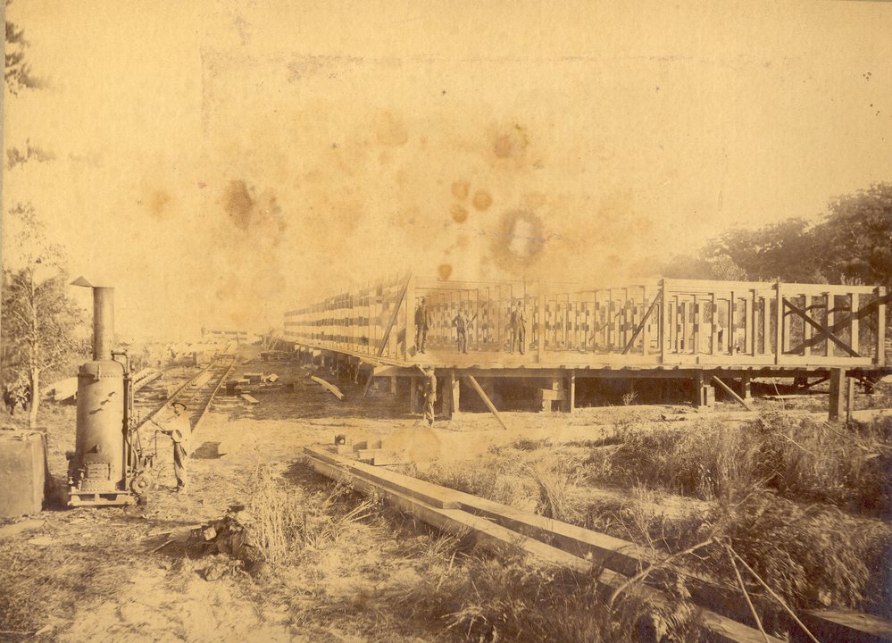 Construction of the Hawkesbury River Railway Bridge: building the pontoon