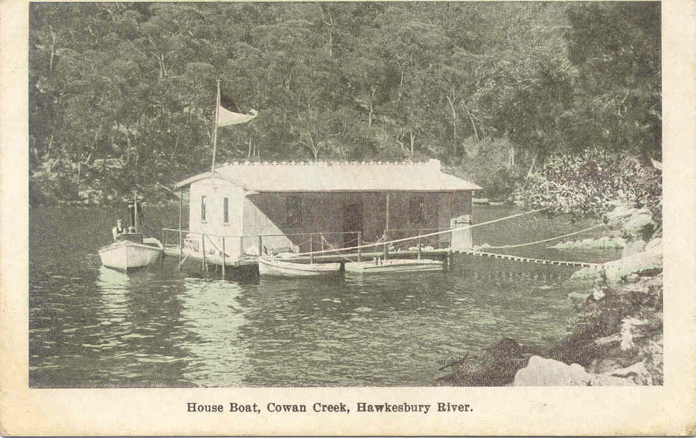 Houseboat at Cowan Creek 