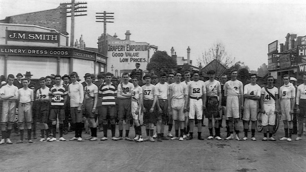 Start of Five Mile Road Race, 1910