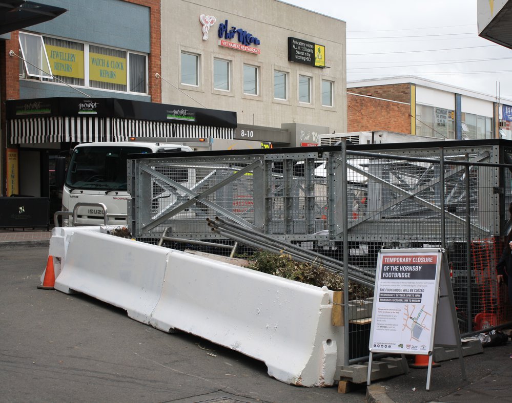 Hornsby footbridge construction
