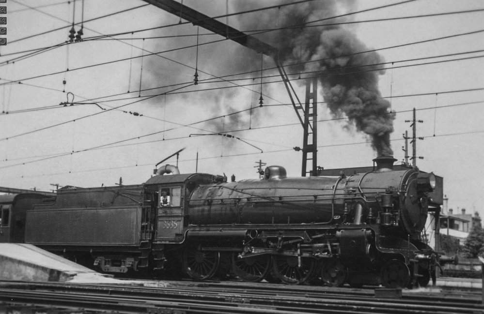 Locomotive 3625 northbound at Hornsby Station, 1939