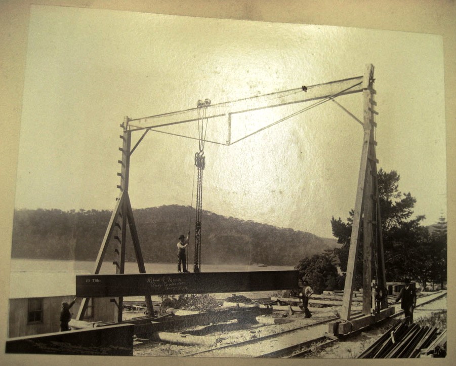 Lifting a girder for the First Hawkesbury River Railway Bridge