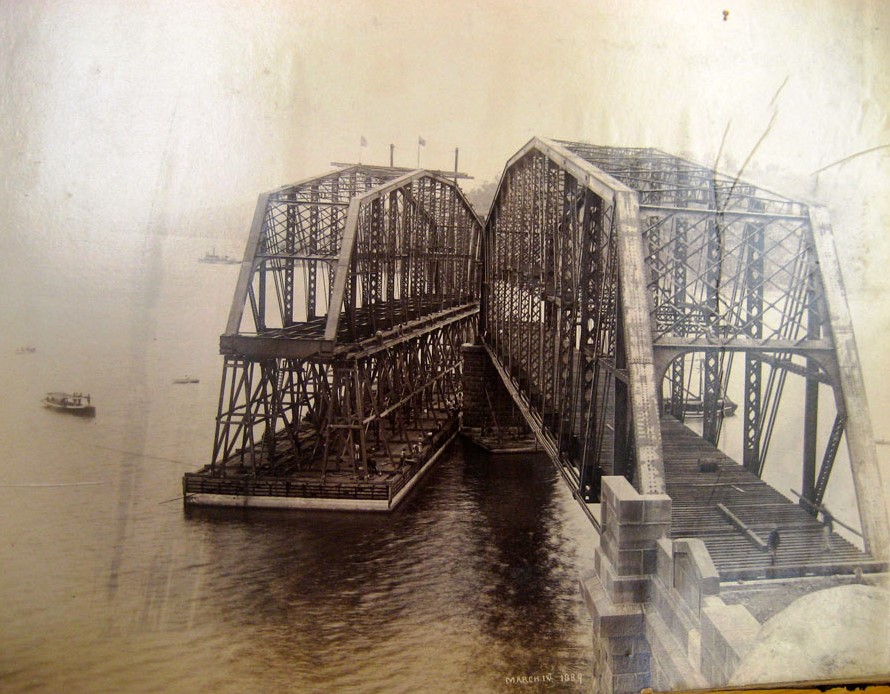 Moving the second span into place on the First Hawkesbury River Railway Bridge 