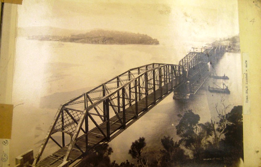 Span 6 landed safe - First Hawkesbury River Railway Bridge
