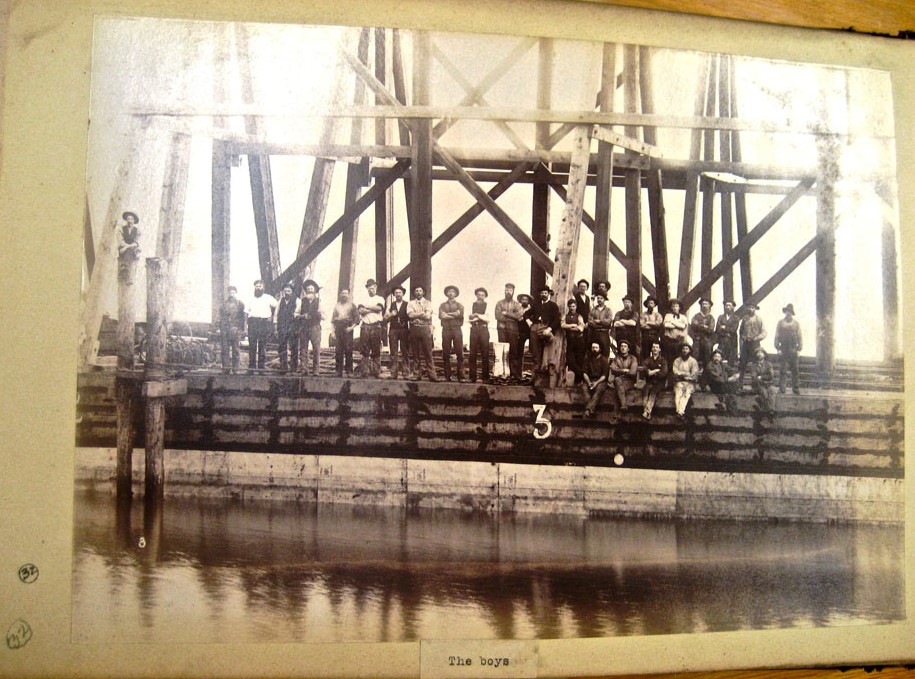 Workers on span number 3 of the First Hawkesbury River Railway Bridge