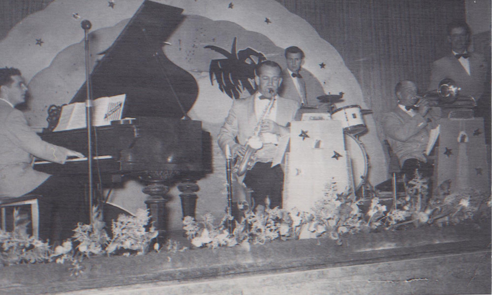 The Vince Duffey Band performing at the Pacific Cabaret, Hornsby