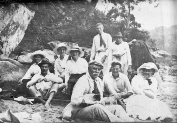 Tourists at Waratah Bay - Cowan Creek