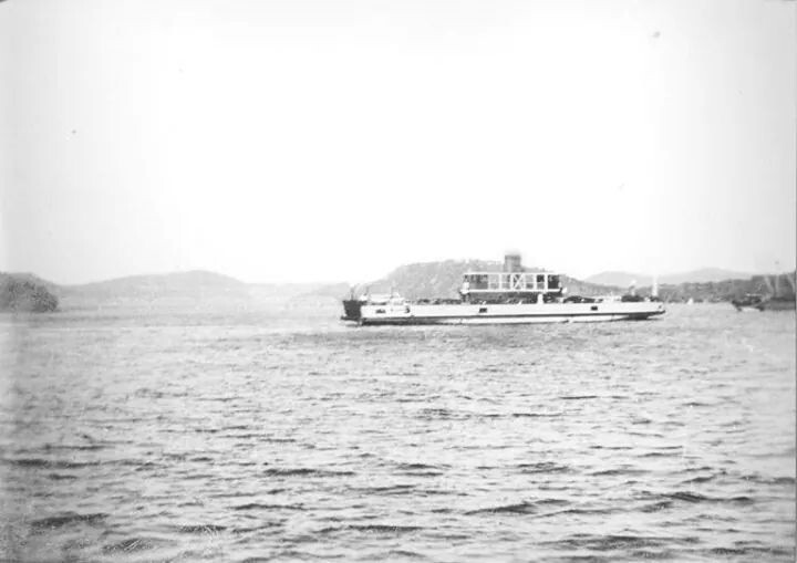 'Francis Peat' vehicular ferry on the Hawkesbury River