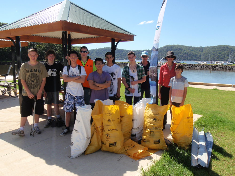 Asquith Boys High School students at Parsley Bay on Clean up Australia Day