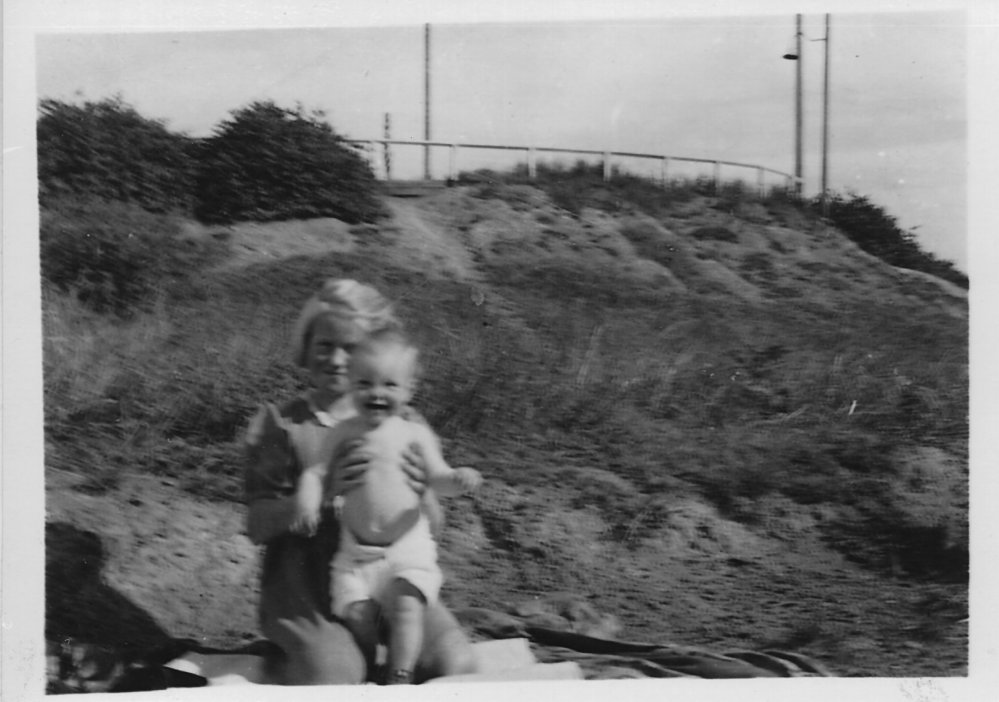 Margaret Lyons and niece Nancy Carter