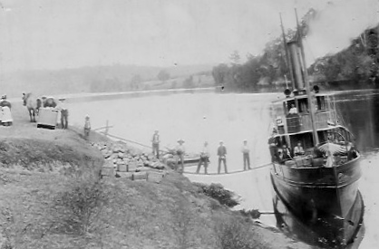 Loading produce on the Hawkesbury River