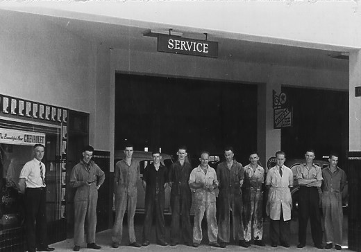 Staff of Butler Bros. Garage, Hornsby
