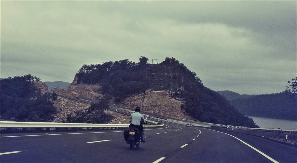 Pacific Motorway heading south at Jolls Bridge