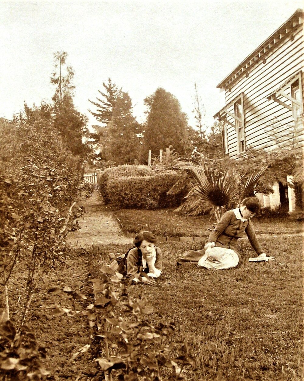 Elinor and Annie Wray