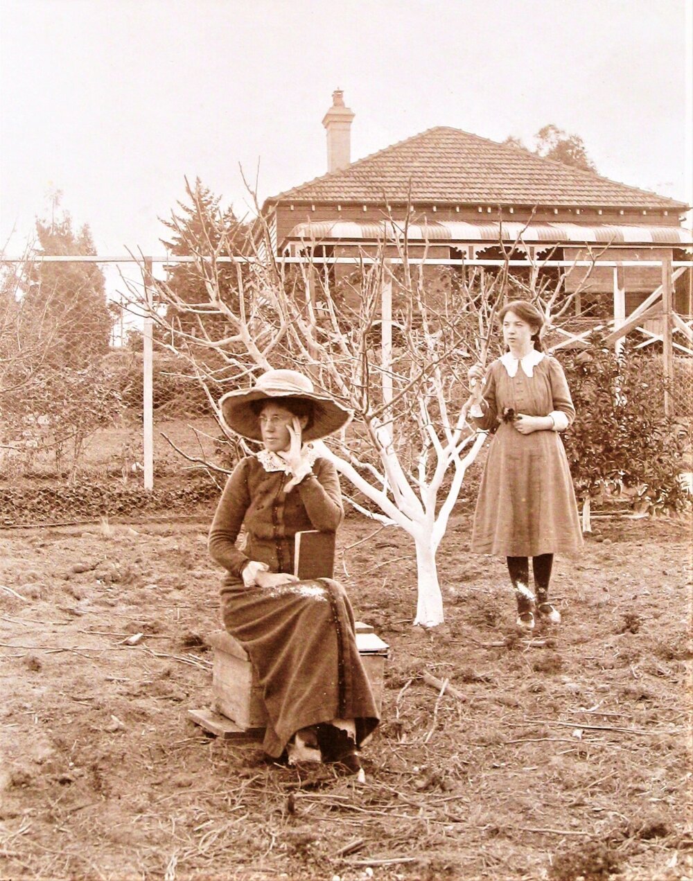 Annie and Elinor Wray