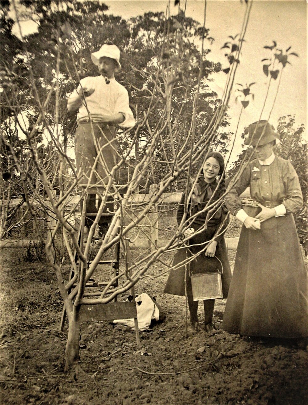 Elinor Wray with her parents Arthur and Annie Wray