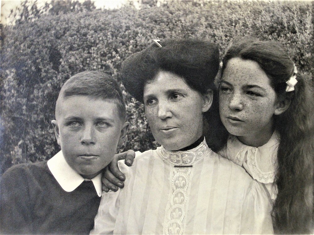 John, Annie and Ellie Wray
