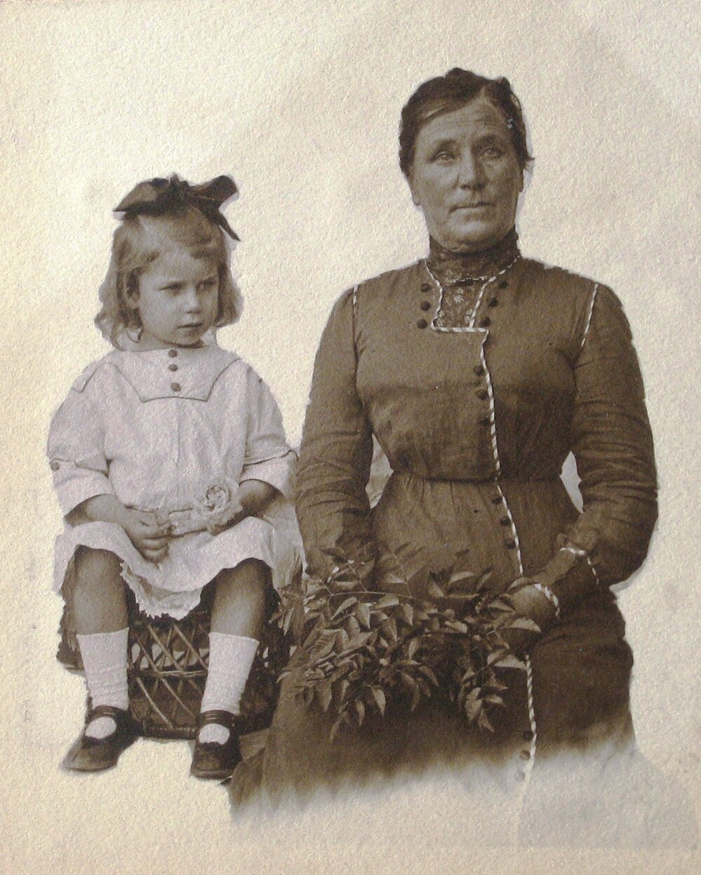 Unknown woman and child - The Wray Family Collection