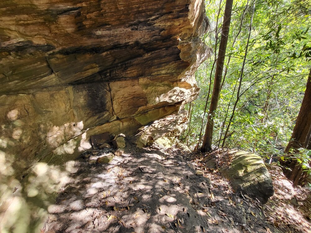 Overhang near Fishponds