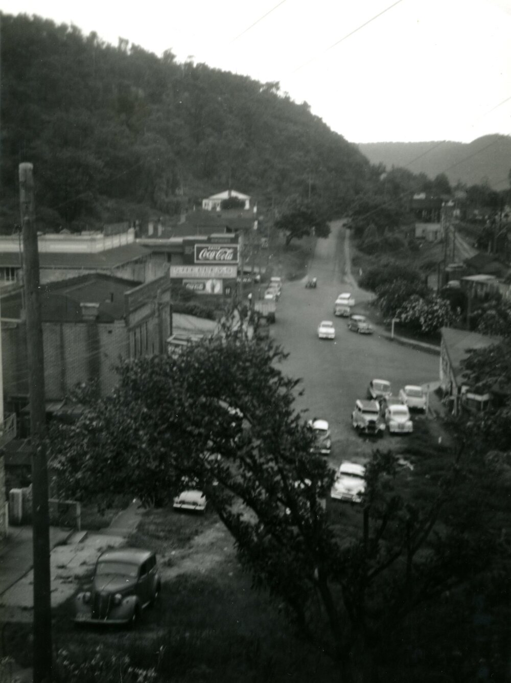 Brooklyn village. Brooklyn Road looking south