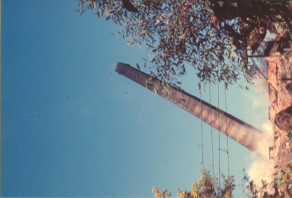 Thornleigh Brickworks, demolition of chimney 1980