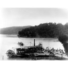 The General Gordon paddle steamer at Flat Rock Wharf, Long Island