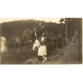 Cowan Creek, roadside, c1920s