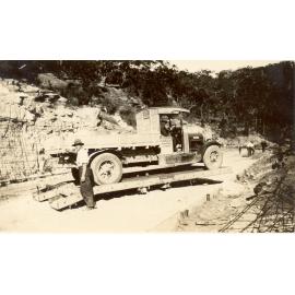 Construction of the Pacific Highway between Hornsby and Brooklyn, 1920s