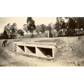 Construction of the Pacific Highway between Hornsby and Brooklyn, 1920s