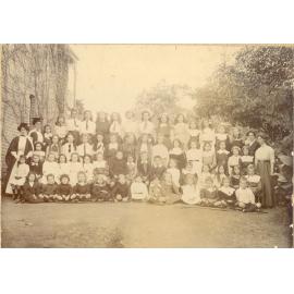 Beecroft College students and staff, 1910-1911