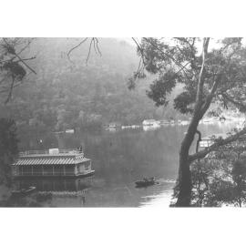 Houseboat on Berowra Waters