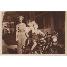 Fay, Frank and Keith Hazell, Pacific Highway; Hornsby