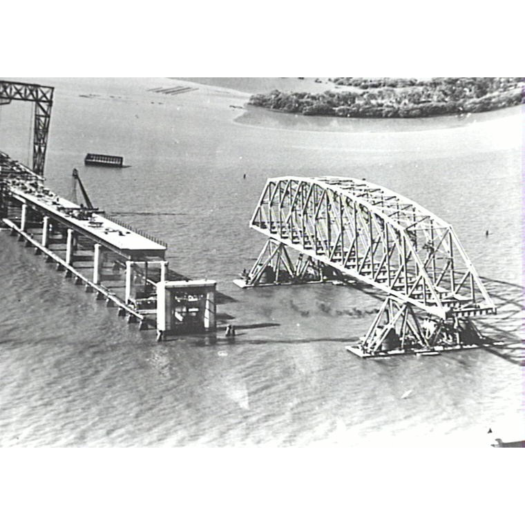 Building of the Peats Ferry Road Bridge over the Hawkesbury River.