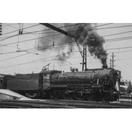 Locomotive 3625 northbound at Hornsby Station, 1939
