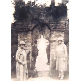 Clara and Connie Wayne